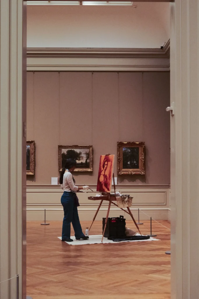 Œuvre mise en valeur dans un musée, métaphore d’un positionnement clair